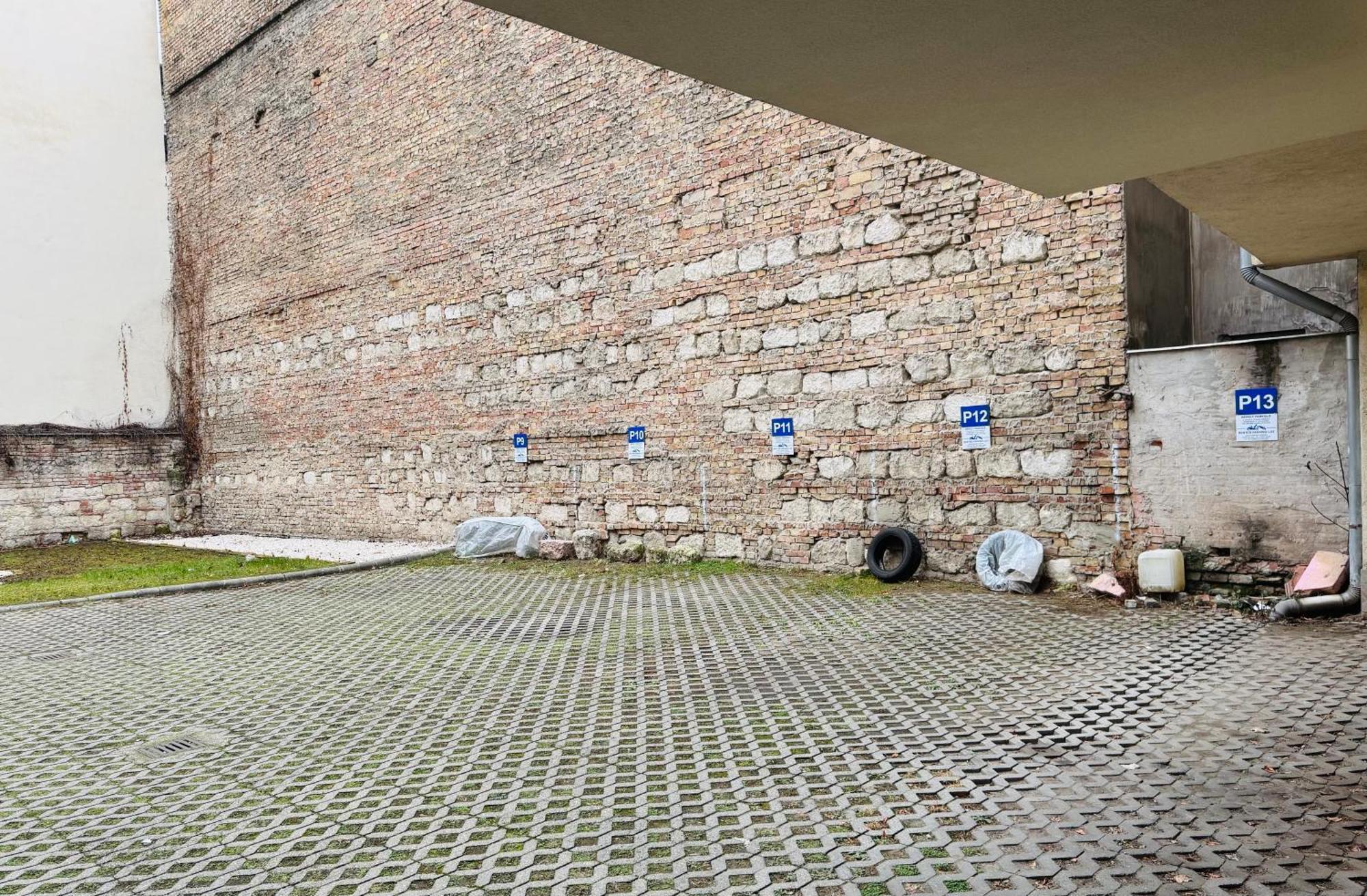 Onyx Apartment With Free Private Garage + Ac Budapeste Exterior foto